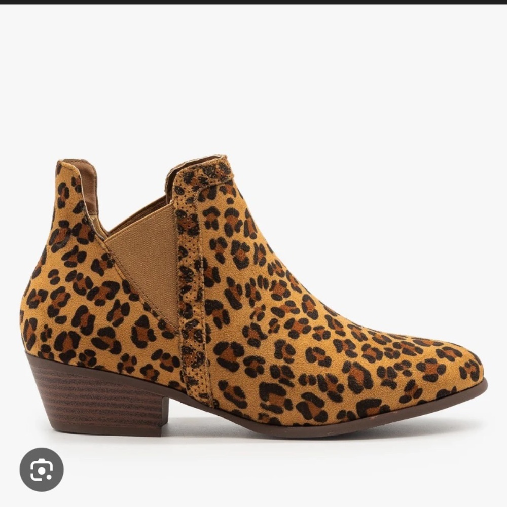Refresh Tan Leopard Ankle Booties
